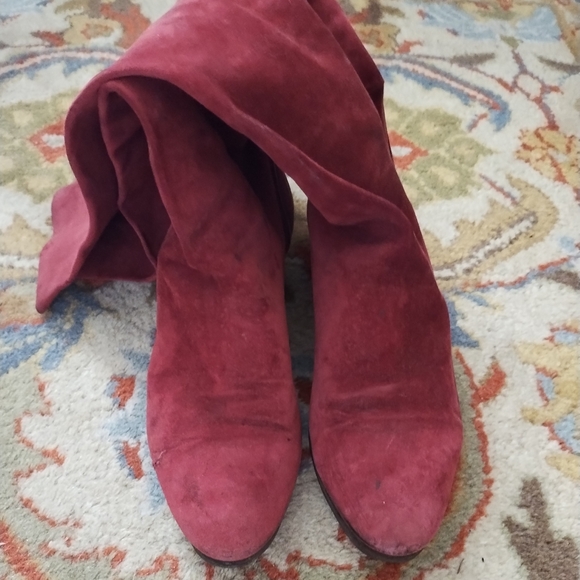 CHANEL Vintage Burgundy Suede Scrunch Flat Boots 7 - Picture 3 of 7